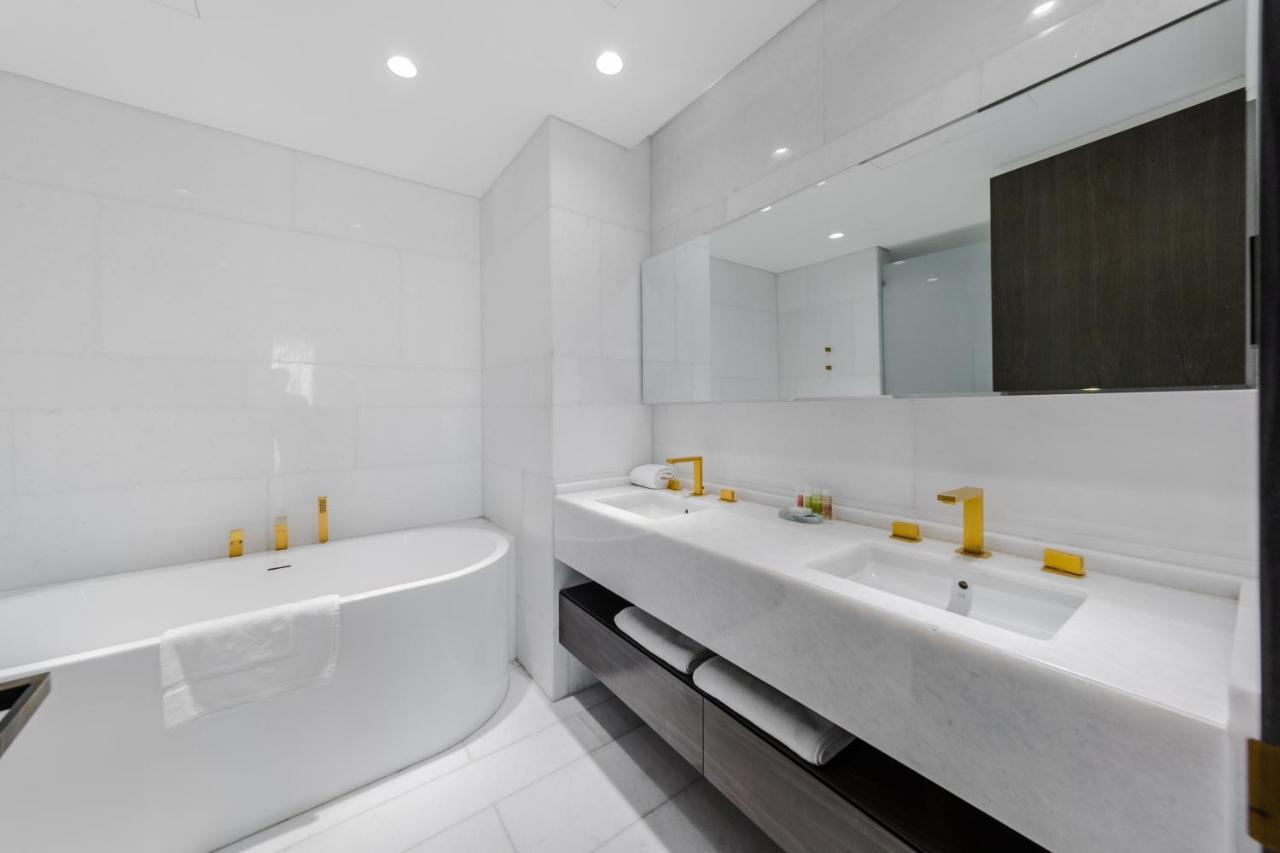 Eden's Homes & - Five Palm Residences Apartment *