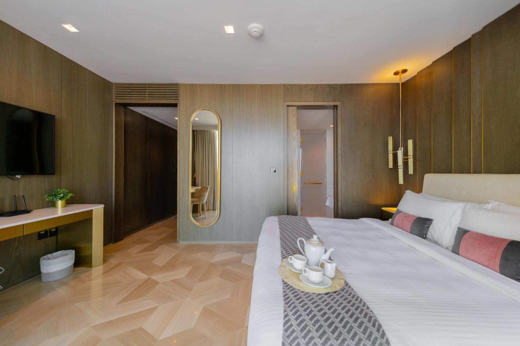 Eden's Homes & - Five Palm Residences Apartment