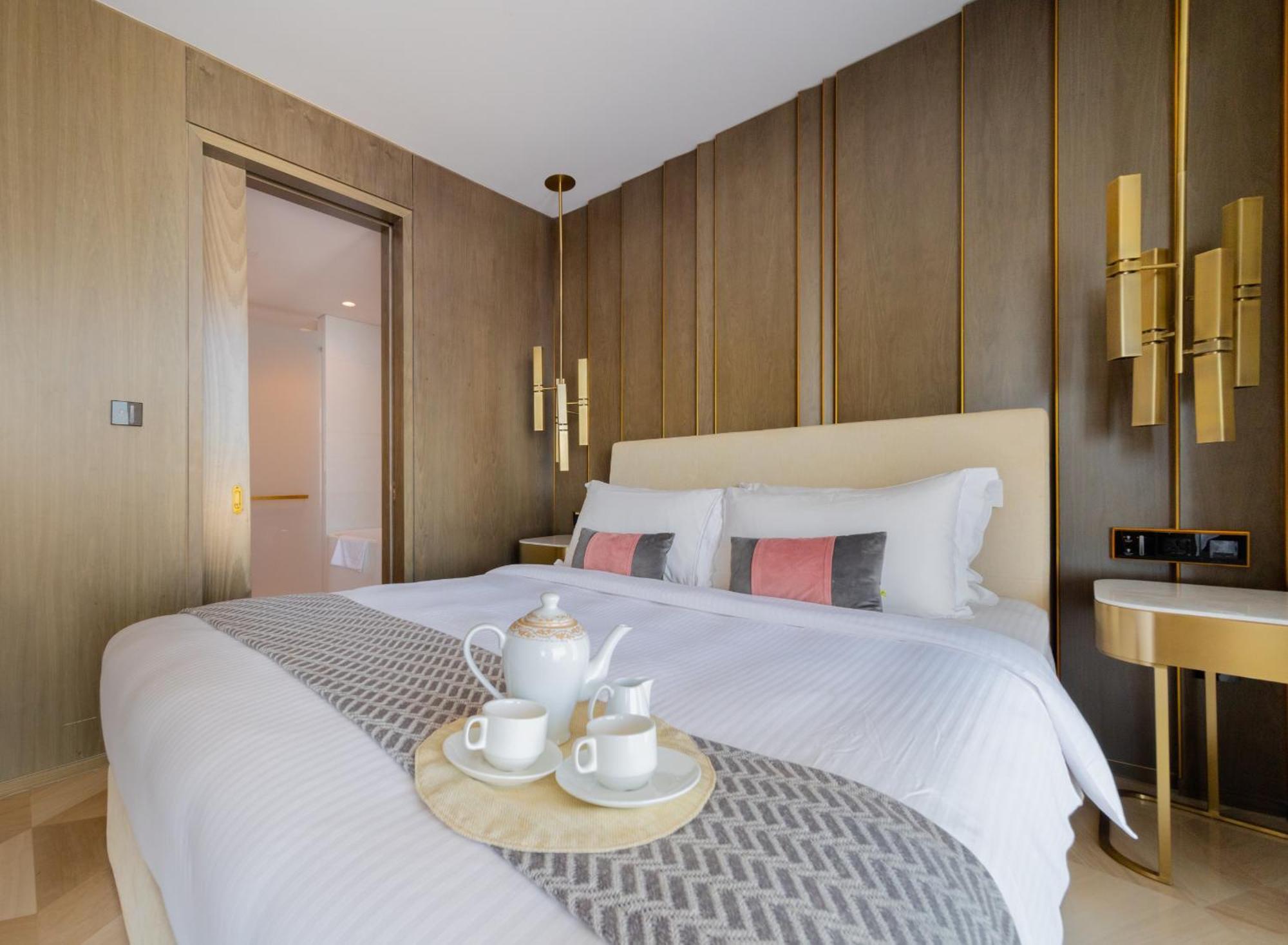 Eden's Homes & - Five Palm Residences *